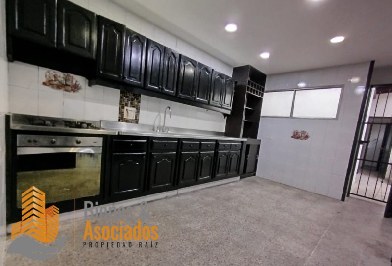 Casa-local en Arriendo en Laureles