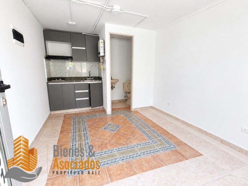 Oficina-Local en Arriendo en Rosales